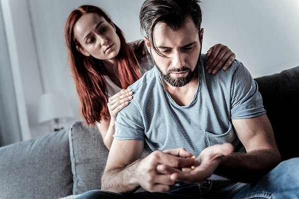 Narsist bir bireyle ilişkideyseniz, öncelikli olarak kendi duygusal sağlığınızı korumaya odaklanmalısınız. Unutmayın, sağlıklı bir ilişki tek taraflı fedakarlık gerektirmez!