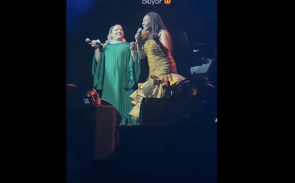 Buika ve Kibariye geçtiğimiz gün İstanbul'da bir araya geldi. Kibariye, Buika'nın konserine konuk oldu.