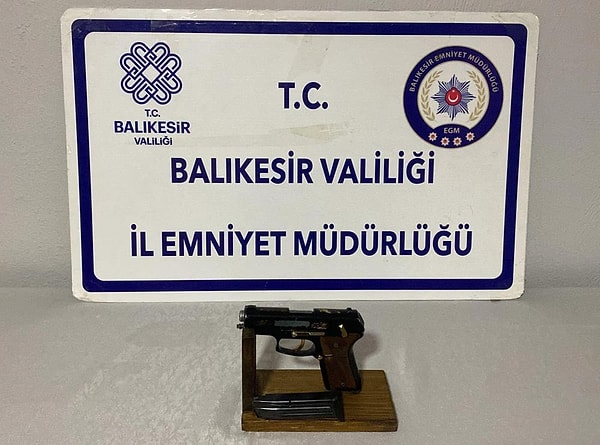 Ateşli silahla zarar verilen araca yönelik saldırının ardından Gönen İlçe Emniyet Müdürlüğü ekipleri geniş çaplı çalışma başlattı.