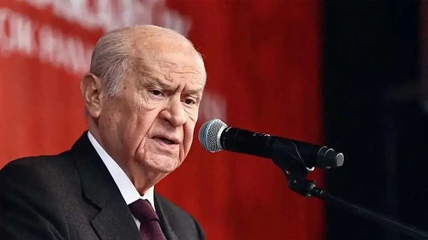 Bahçeli "Milliyetçi Hareket Partisi terörsüz Türkiye amacına samimi katkı sağlayan, demokratikleşme sürecine önşartsız omuz veren kim olursa aziz Türk milleti namına müteşekkirdir." dedi.