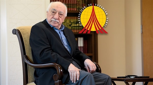 Fethullah Gülen'in kurucusu olduğu Gazeteciler ve Yazarlar Vakfı'nın 25. yılında bazı sanatçılara ödül vermek istemesi ise Akbayram'ın vefatı sonrasında yeniden gündeme geldi.