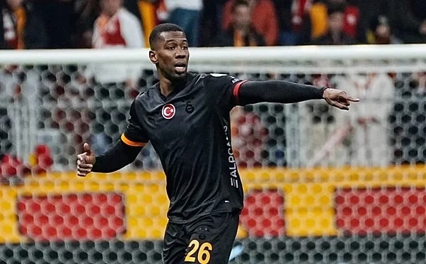 Galatasaray'da kaybedilen iki puanın üzüntüsü yaşanıyor.