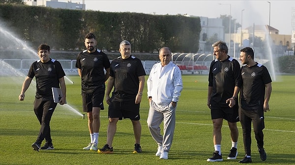 Bazı futbolcular maaşları ödenmediği için antrenmana çıkmadı.