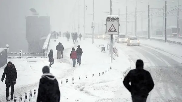 Avrupa Orta Vadeli Hava Tahminleri Merkezi, güncellediği hava modellerinde Türkiye'nin son kez kutuplardan gelecek bir soğuk ve yağışlı hava dalgası ile karşı karşıya kalabileceğini açıkladı.