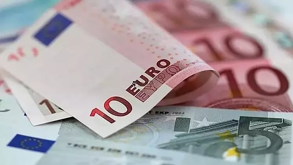 İlk kez 39 TL sınırını aşan Euro 39,0689'a kadar yükseldi.