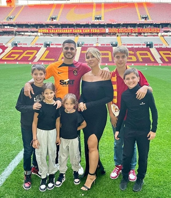 Bugüne dek Wanda Nara'nın oğullarıyla kendi oğullarıymış gibi ilgilendiğini gördüğümüz Icardi'den ise yalanlama gecikmedi.