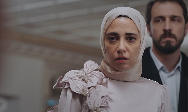 Sönmez'in hastalığı, Apo'nun azgınlığı, Doğa'nın görgüsüz tavırları, Nursema - Firaz - İlhami üçgeni derken yine nereye yetişeceğimizi şaşırdık Şerbo'da!