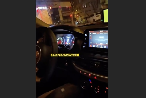 "Airbag'ler patladı, seni indirmem lazım" dediği o anları kaydeden müşteriye ise "Siz de iyi alıştınız video çekmeye" diyerek tepki gösterdi.