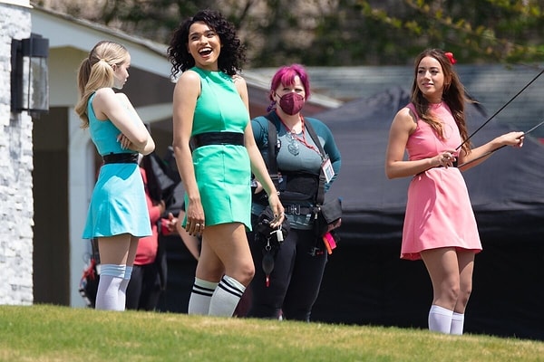 Ancak geçtiğimiz yıllarda hepimizi inanılmaz heyecanlandıran bir haber duyuruldu ve Powerpuff Girls live-action dizisinin geleceği açıklandı.