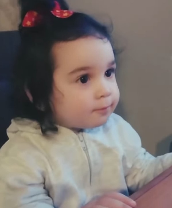 Henüz 2 yaşındaki Şimal, dinlediği şarkıların birkaç saniye içerisinde hangi rock grubuna ait olduğunu anlayabildi.