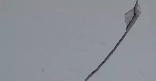 Uzmanlara göre dolgu toprak üstüne yapılan böylesine büyük yapıların zemin çökmesi kaçınılmaz. Ancak bu duruma önlem alınması gerekiyor. Görseli