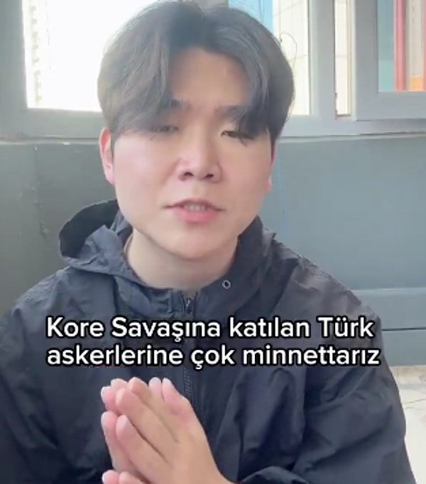 Türk askerinin yardımı olmasaydı bugün Kore Cumhuriyeti'nin bile olmayabileceğini dile getiren Koreli öğretmen, savaşın Kore halkı için önemini vurguladı.