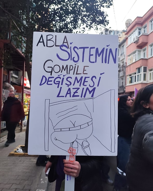 2. Bu yıl da kadınlar, marşlar, şarkılar, türküler, danslar ve sloganlarla meydanları doldurarak 8 Mart’ı coşkuyla kutladı.