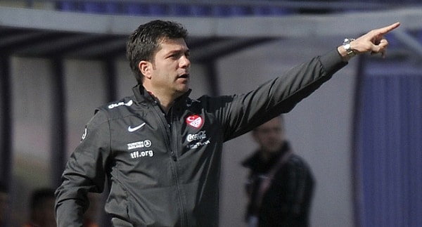 Vedat İnceefe, teknik direktörlükte aradığını bulamasa da milli takımda uzun yıllar görev aldı. Görseli
