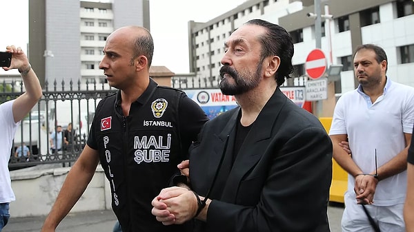 Adnan Oktar çeşitli suçlardan yargılandığı davada toplam 8 bin 463 yıl 4 ay hapis cezası almış ve cezalar Yargıtay’da onanmıştı.