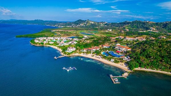 Burası Karayipler'de bulunan Roatan adası.