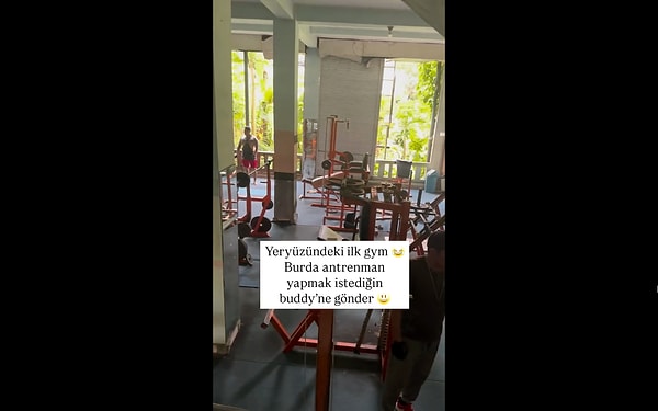 Oldukça eski aletlerin yer aldığı spor salonunu "Yeryüzündeki ilk spor salonu" notuyla paylaştı.