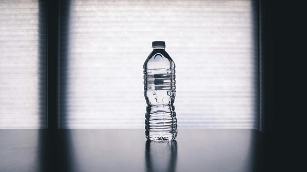 In plastic bottles, the unique taste of the soda is thought to stem from a compound called acetaldehyde, or aldehyde.