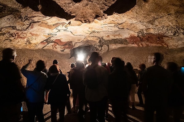 Lascaux Mağarası, farklı temalara sahip birçok salondan oluşur.