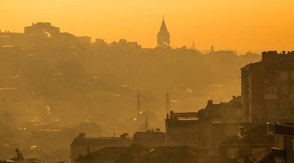 İstanbul Teknik Üniversitesi (İTÜ) İklim Bilimi ve Meteoroloji Mühendisliği Bölümü Öğretim Üyesi Prof. Dr. Hüseyin Toros, ''çöl tozuna'' karşı İstanbulluları uyardı.