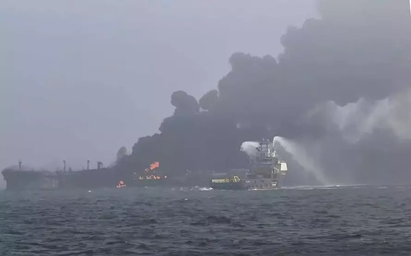 Kuzey Denizi'nde Portekiz bayraklı Solong kargo gemisi ile ABD bandıralı Stena Immaculate petrol tankerinin çarpışması sonucu yangın çıktı.