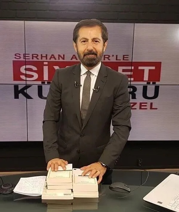 Halk TV programcısı ve sorumlu müdürü Serhan Asker, sosyal medya hesabından yaptığı paylaşımda hakkında yakalama kararı çıkarıldığını söyledi.