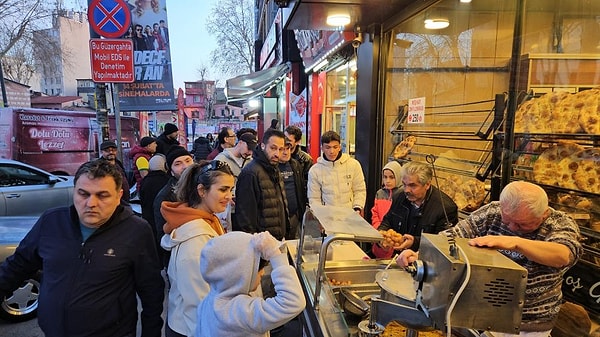 Bir diğer nedeni ise pide yanında kullanılan susam, çörekotu gibi yan ürünlerin daha önceden sipariş verilmesi.