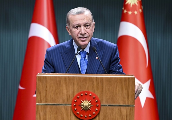 Partisinin grup toplantısı sonrası konuşan Cumhurbaşkanı Erdoğan, "İmralı heyeti randevu isterse veririm" dedi. Erdoğan'ın bu açıklaması sonrası DEM Parti'de hareketli anlar yaşandı.