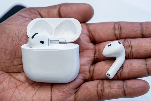 Şu an için AirPods’un hangi modellerinin bu özelliği destekleyeceği net değil.