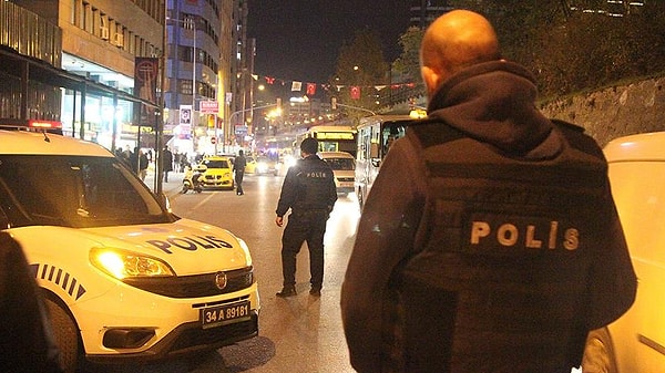 İstanbul’un Bayrampaşa ilçesinde bir evden hırsızlık yapılması sonrasında polis ekipleri harekete geçti.