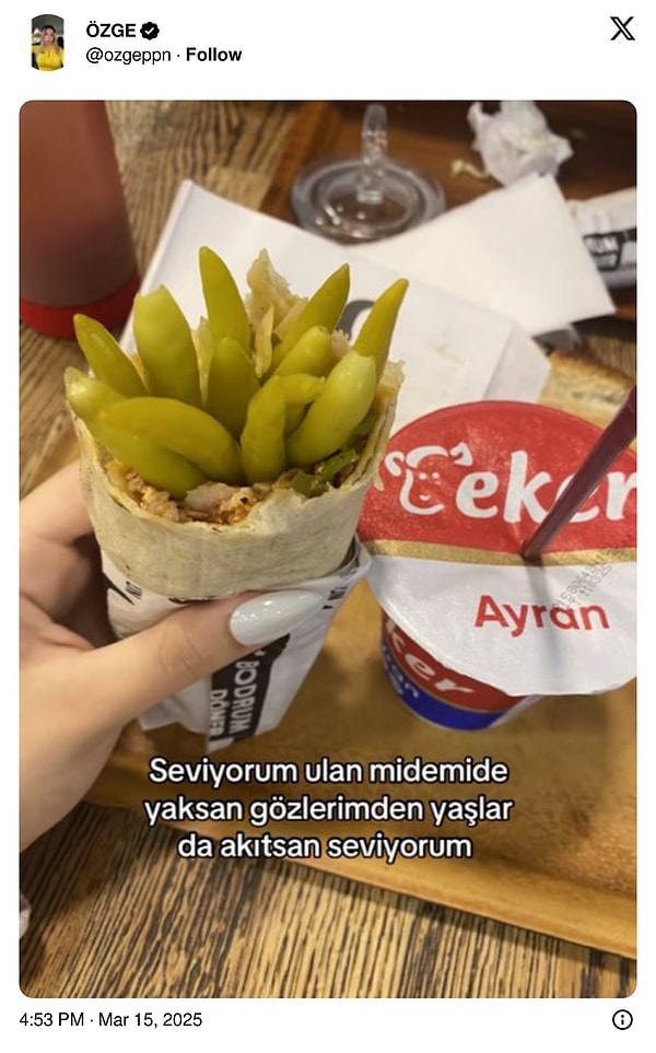 Herkes öldürür sevdiğini.