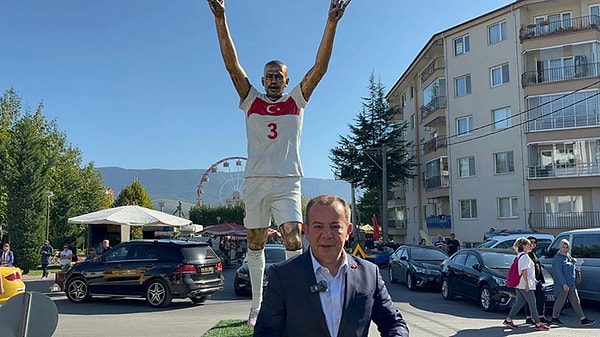 Tanju Özcan cezaya tepki göstererek heykel vaadinde bulunmuştu.