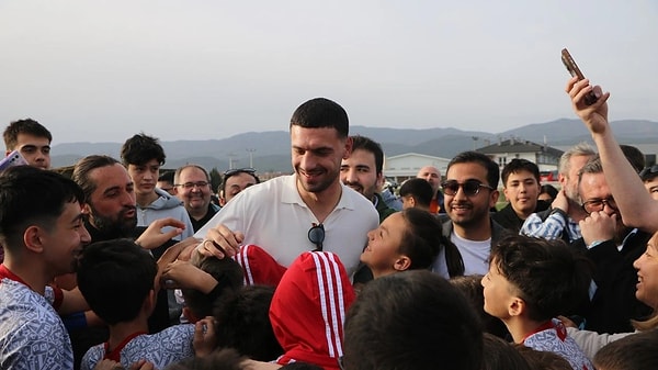 Merih Demiral bugün Bolu'yu ve heykelini ziyaret etti.