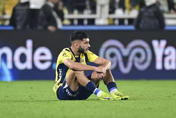 Fenerbahçe evinde şampiyonluk yolunda ağır yara aldı.