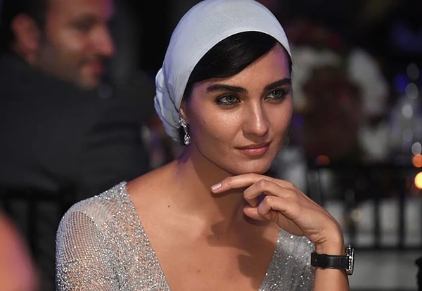 Tuba Büyüküstün, karakterleri o kadar etkili ve doğal bir şekilde canlandırdı ki, seyirciler onu sadece bir oyuncu olarak değil, bir 'yıldız' olarak görmeye başladı.