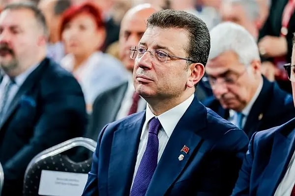 İBB Başkanı Ekrem İmamoğlu diplomasının iptal edilmesinin ardından sabahın çok erken saatlerinde evinden gözaltına alındı.