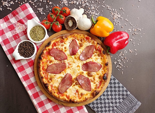 5. Pizza üzerine hangi et türlerini eklemek istersin?