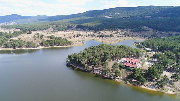 Situated near the village of Sorgun, north of Güdül, this scenic lake is surrounded by lush forests.