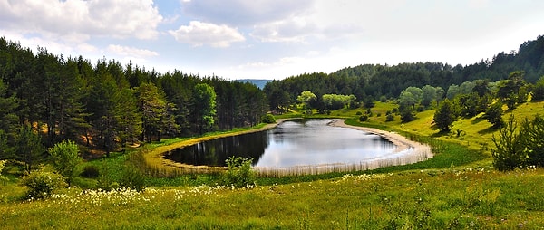 About an hour’s drive from Güdül, this park near Kızılcahamam is a haven for nature lovers. Enjoy hiking, birdwatching, and soaking in the beauty of its forests and thermal springs.