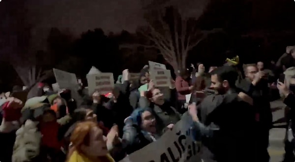 Öğrenciler, bu kararı protesto etmek için toplandıkları ODTÜ'de, polis engeliyle karşılaşmıştı.