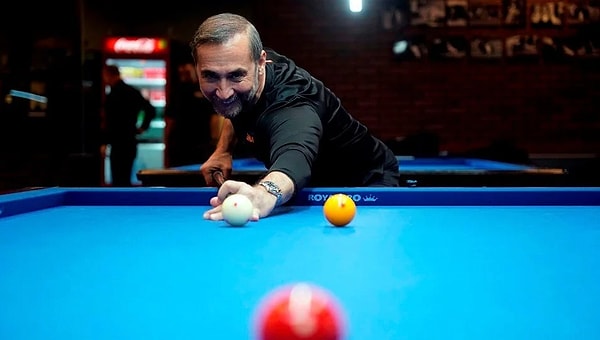 Semih Saygıner'in bilardo sporunu Türkiye'de "spor" kategorisine sokan isimlerden olduğu bir gerçek.