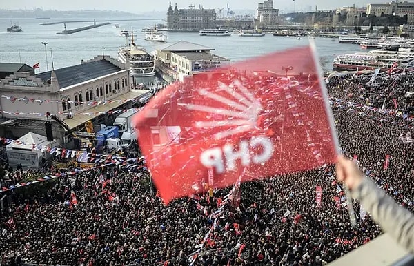 CHP’nin Olağanüstü Kurultay Kararı Ne Anlama Geliyor?