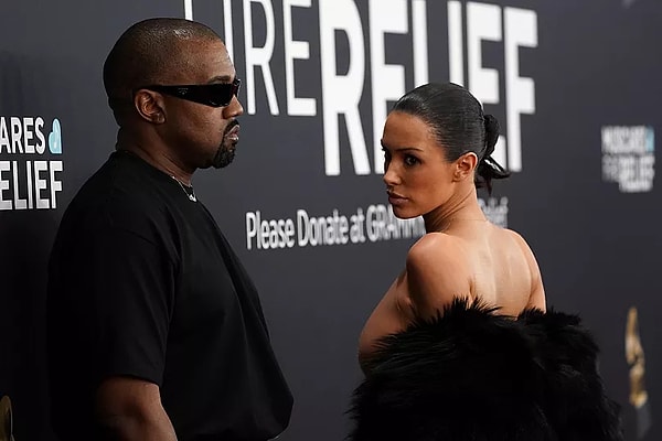 Bir süredir Bianca Censori ile evliliğini sürdüren Kanye West, Grammy Ödülleri'ne de damga vurmuştu, mutlaka hatırlıyorsunuzdur!