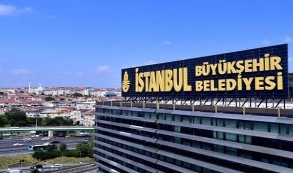 İstanbul Büyükşehir Belediyesi'ne (İBB) yönelik 2 farklı soruşturma kapsamında Medya A.Ş. Halkla İlişkiler Müdürü Elif Güven ile Reform Enstitüsü Direktörü Mehmet Ali Çalışkan gözaltına alındı.