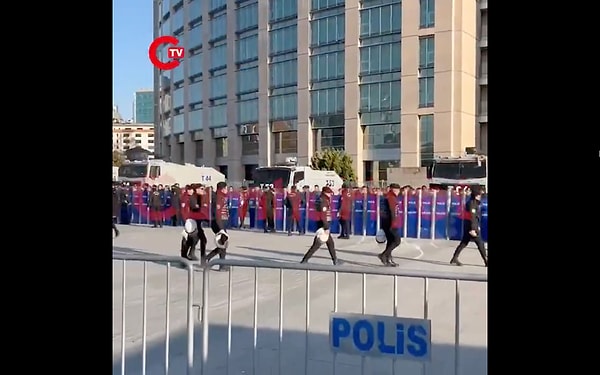 İmamoğlu ve beraberinde gözaltına alınan şüpheliler hakkında 'suç örgütü yöneticisi olmak', 'suç örgütüne üye olmak', 'irtikap', 'rüşvet', 'nitelikli dolandırıcılık', 'kişisel verileri hukuka aykırı ele geçirmek' ve 'ihaleye fesat karıştırmak' suçlarından başlatılan soruşturma kapsamında bugün dava görülecek.