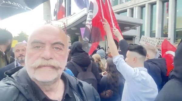 "Hacivat ve Karagöz Neden Öldürüldü?", "Neredesin Firuze?", "7 Kocalı Hürmüz" gibi filmlerin usta yönetmeni Ezel Akay da protesto alanından video paylaşarak desteğini gösterdi.