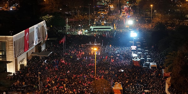 Giriş çıkış kısıtlaması hakkında da Valilik eyleme katılması muhtemel kişiler için olduğunu açıkladı: