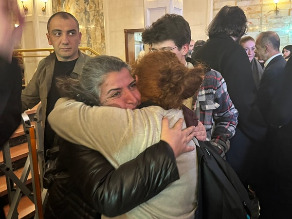 Bu arada birçok isim gibi Berkin Elvan'ın annesi Gülsüm Elvan da alandaydı.