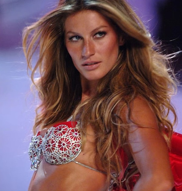 Gisele Bündchen, doğum sonrası ilk kez sokakta görüntülendi, fit hali dikkat çekti!