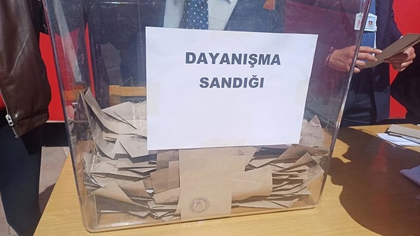 Ekrem İmamoğlu'nun "yolsuzluk" soruşturması kapsamında tutuklandığı gün (23 Mart) tüm Türkiye, sandık başına gidip CHP'nin cumhurbaşkanı adayı ön seçimi için oy kullandı.